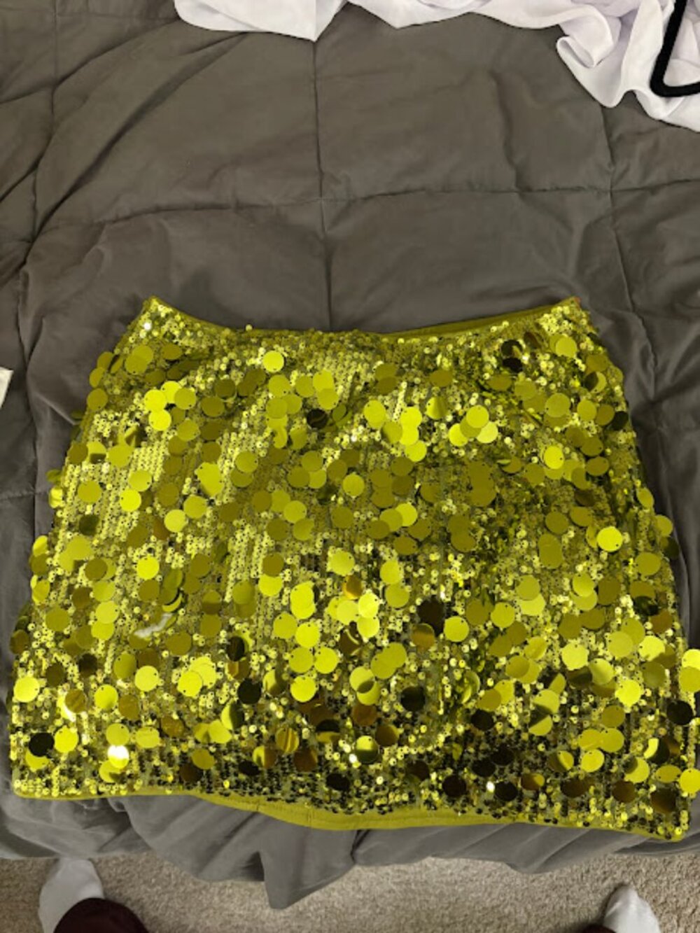 GREEN SEQUENCE MINI SKIRT SIZE LARGE FROM SHEIN